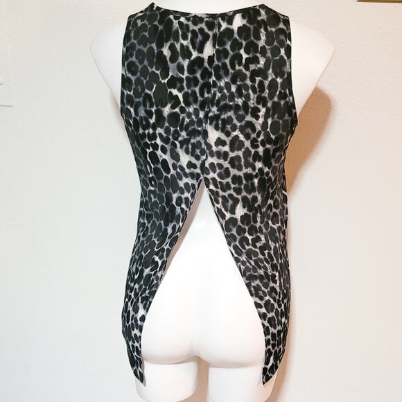 FREE with bundle! Express split back georgette leopard print animal print top - Picture 2 of 8